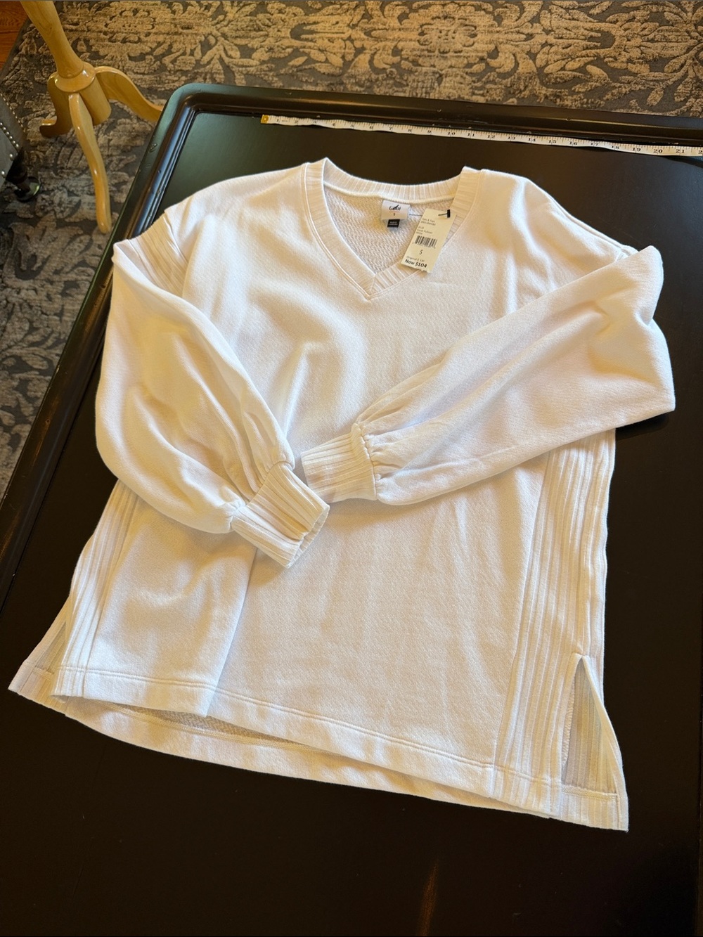 Cabi kayak pullover White V-Neck Sweater - Classic Long-Sleeve Knit